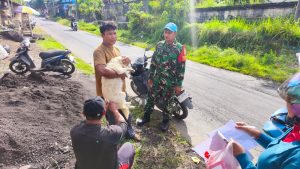 Upaya Menekan Kasus Rabies, Babinsa Tembuku Kawal Vaksinasi dan Eliminasi Darurat Anjing