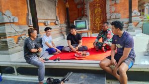 Anjangsana ke Warga, Babinsa Jehem Tingkatkan Kedekatan dan Kebersamaan