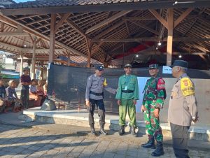 Pastikan Pilkel Berjalan Aman dan Kondusif, Babinsa Bunutin Laksanakan Pengamanan